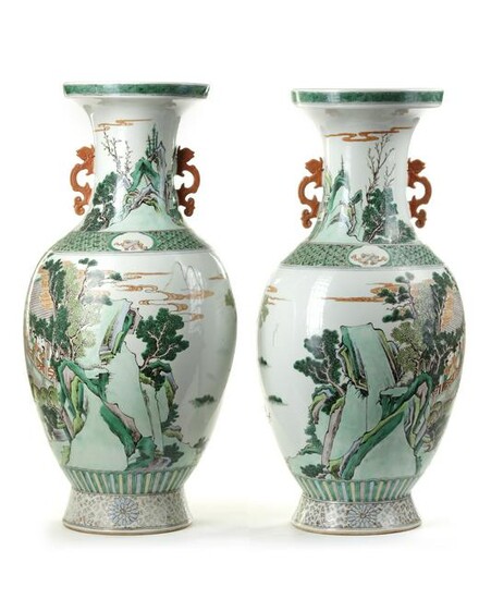 A PAIR OF CHINESE FAMILLE VERTE VASES, CHINA,19TH-20TH