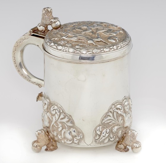 A VICTORIAN SILVER PEG TANKARD the lid embossed with St Hub...