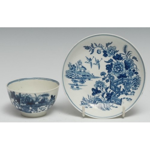 A Worcester Fence pattern tea bowl and saucer, printed in un...