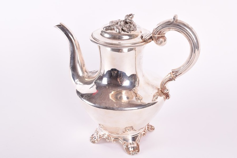 A early Victorian sterling silver coffee pot cir…