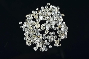 A group of loose diamonds round brilliant-cuts, various siz...