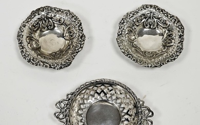 A pair of Victorian silver pierced circular bonbon dishes, e...