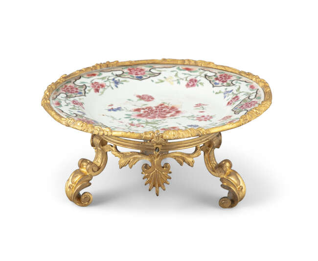 AN ORMOLU MOUNTED CHINESE EXPORT ‘FLOWER’ PORCELAIN PLATE...
