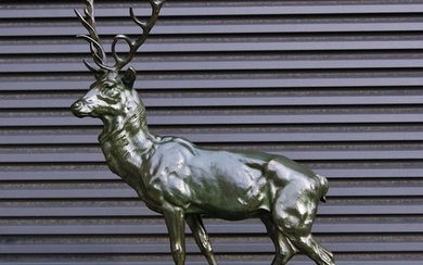 After Pierre-Jules Mêne - an impressive and heavy sculpture of a deer / stag - 63 cm - Bronze, Bronze (patinated), Marble - First half 20th century