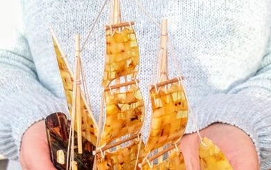 Amber - Vintage 3 mast Sailing Boat - Ship - Sailboat - 18×15×5 cm - 132 g