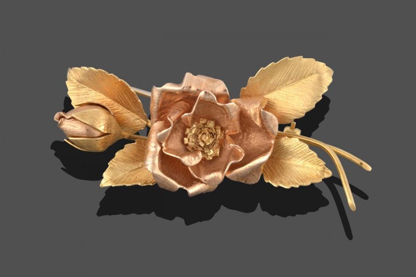 An 18 Carat Gold Floral Brooch, the central flower head...