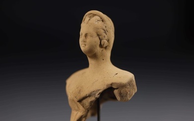 Ancient Greek Terracotta female bust - 8 cm