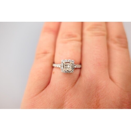 Attractive diamond cluster ring in 18ct white gold, centred ...
