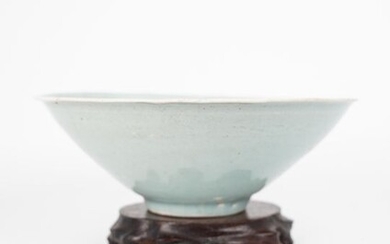 Bowl - Qingbai - Porcelain - Conical Qinbai glazed bowl - Comb decorated waves - China - Northern Song (960-1127)