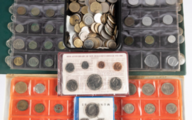 Box with world coins incl. 2 albums and 1 small...