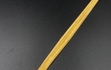 Bracelet ruban souple en or jaune 750/1000 (18K) (AC) maille ciselée en légère chute Dimensions...