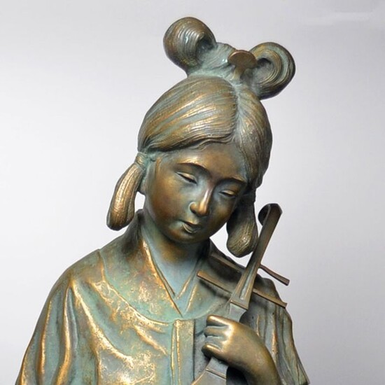Bronze statue - Bronze - biwa lute player - Kondo Shoshin - Exquisite large bronze figure with a beautiful patina of a young woman holding a Biwa - Japan - Shōwa period (1926-1989)