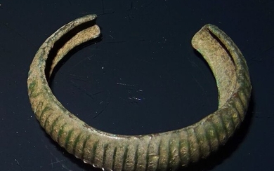 Celtic Bronze - Hallstatt bracelet with rib decoration - 6th / 4th C. BC Perfect condition - 5.7×5.1×1.8 cm