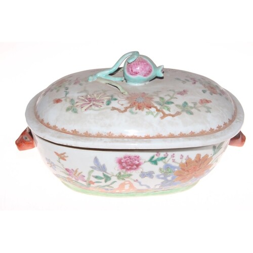 Chinese export polychrome tureen and cover, 32cm across.