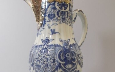 Coffee-pot - Blue and white - Porcelain - China - 18th century
