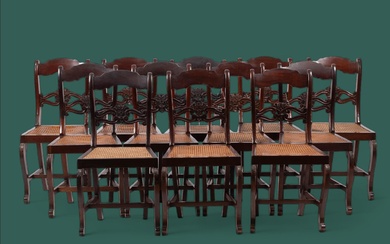 Conjunto de 12 cadeiras românticas em madeira com assentos em palhinha Alt. aprox.: 89 x 44,5 x 39 cm (12)