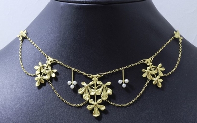 Delicate drapery necklace in 750 thousandths gold, composed...