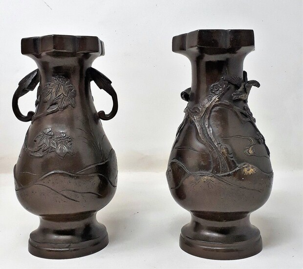 Deux vases en bronze à décor de d'oiseaux... - Lot 191 - Art Richelieu - Castor Hara