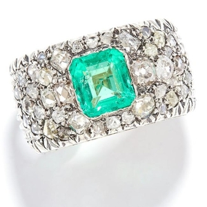 EMERALD AND DIAMOND DRESS RING in gold, set with an
