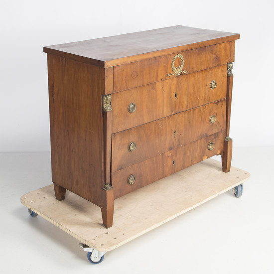 Empire or Ferdinand style chest of drawers in mahogany veneer, circa 1820.