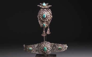 Ensemble de bijoux d'orient (bracelet et pendentif) en cuivre argenté filigrané. Poids: 115 g Livraison...