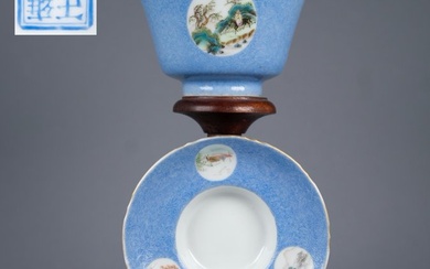 Extremely fine quality - Yongzheng Mark - Sgraffito - Blue Ground - Cup and saucer - Porcelain