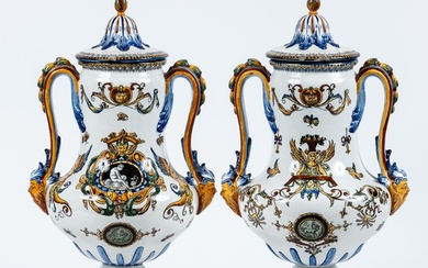 GIEN : Paire de vases balustres en faïence fine à décor peint de style Renaissance...