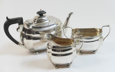 George V silver three piece tea service, Chester 1930/31,...