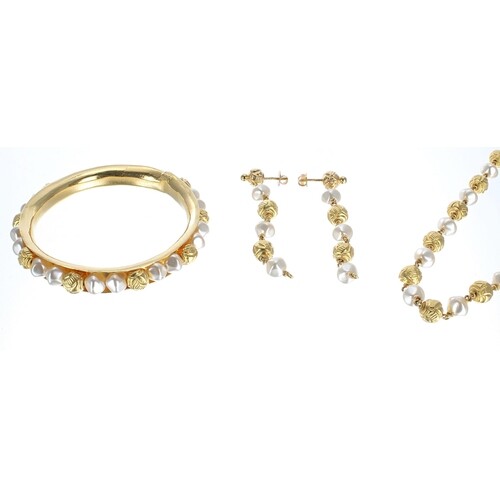 Gold and pearl set bangle, necklace and earrings, 80.1gm (1...