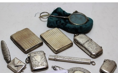 Group of small silver items, comprising of a silver vesta ca...