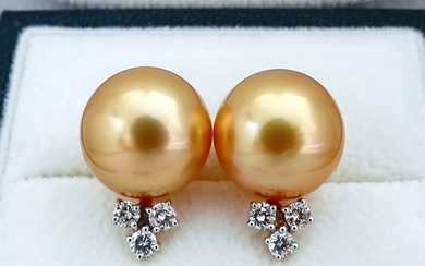 HS Jewellery - Golden south sea pearls, Rare Natural 24K Golden Saturation 13.49, 13.5 mm - Earrings, 18 kt. Yellow Gold - Diamonds