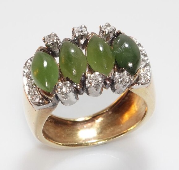 Handarbeit - 18 kt. White gold, Yellow gold - Ring, small size 52 / 16.6 mm 4 nephrite jade cabochons 3.20 ct. - 16 diamonds 0.22 ct. H / VS