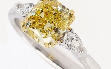 Magnificent - 1.62ctw NATURAL FANCY INTENSE YELLOW DIAMOND and Natural White Diamonds- GIA REPORT - 18 kt. White gold, Yellow gold - Ring Diamonds