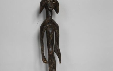 NIGERIA Grande statue en bois sculpté. XXe, dans le style des MUMUYE H : 109...