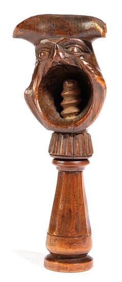 NUTCRACKER DE NOVELTY SWISS TREEN 19TH CENTURY sculpté comme un buste d'un homme portant un...