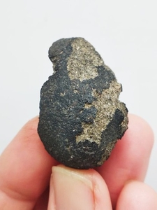 NWA 6963. MARS METEORITE -Sergottite- Planetary Achondrite - 3.8×2.8×2 cm - 31 g
