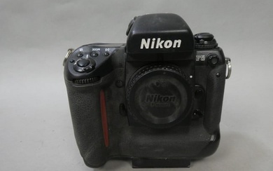 Nikon F5 35mm SLR Film Camera Body Black