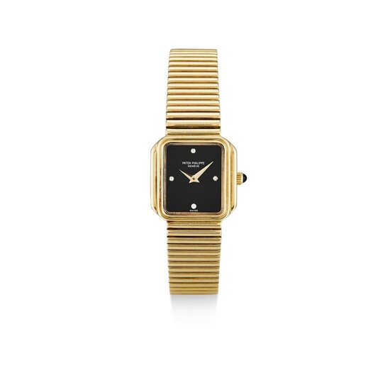 PATEK PHILIPPE | A YELLOW GOLD AND DIAMOND-SET BRACELET WATCH WITH ONYX HARDSTONE DIAL, MADE IN 1980