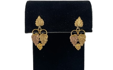 Pair of 10kt Gold Dangle Earrings