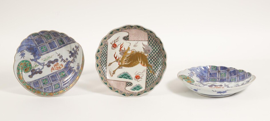 Pair of Japanese Imari Shell Form Dishes and an Imari Dish with Kylin, Meiji Period FR3SHLM