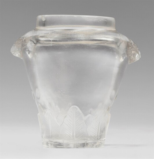 Petit vase. Cristal de roche. 19ème siècle. Les larges épaules sont munies de deux anses...