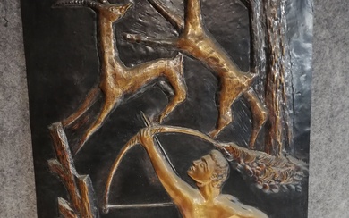Plaque en laiton repoussé et martelé représentant une chasse aux antilopes. Vers 1940/50. 67x45cm