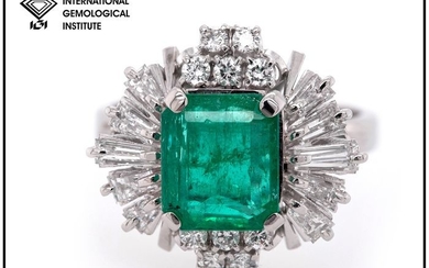 Platinum - Ring - 2.70 ct Emerald - 1.20 ct Diamonds - No Reserve Price