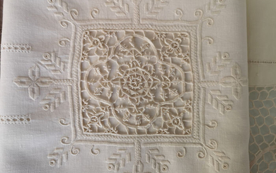 Pure linen linen with handmade needlepoint embroidery - Linen - 21st century