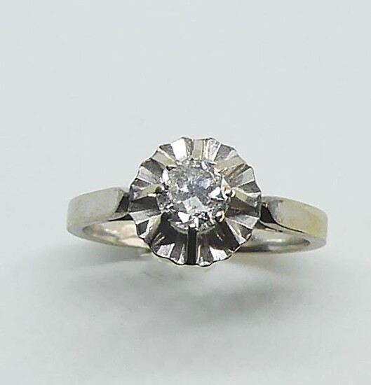 RING in white gold set in solitaire with a brilliant-cut diamond. Gross weight 3.8 g. Diamond size 0,50 ct approx.