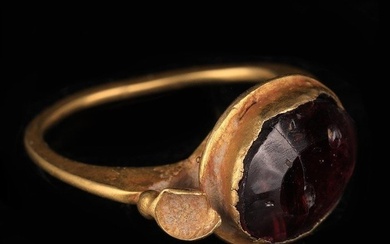Sasanian Gold and Garnet Ring