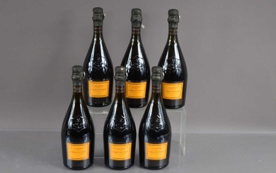Six bottles of Veuve Cliquot Ponsardin 'Le Grand Dame' Champagne 1995