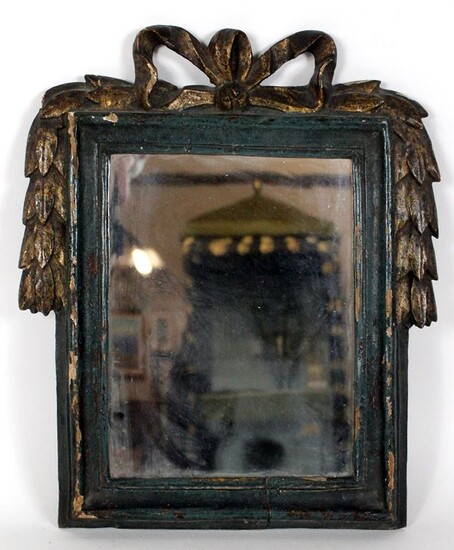 Specchiera del XVIII secolo, in legno intagliato, laccato e dorato,...