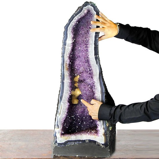 Very Rare Calcite germination in big Amethyst Cathedral - 88×32×28 cm - 68 kg