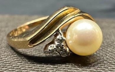 10k Gold Pearl & Diamond Ring